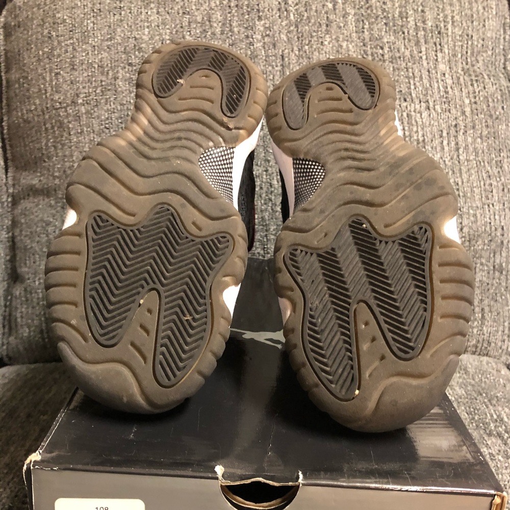 Retro Jordan 11 Low Gs “Ie” - image 3